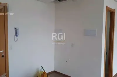 Escritório à venda em cidade baixa com 38 m² de área útil disponível.