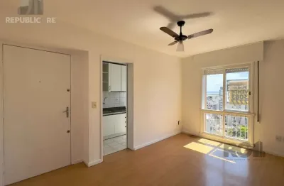 Apartamento à venda no centro histórico com 36 m² e 1 dormitório/quarto disponível.