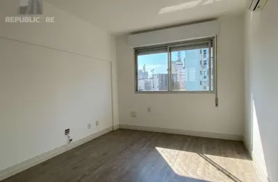 Apartamento à venda no centro histórico com 44m² e 1 dormitório/quarto disponível