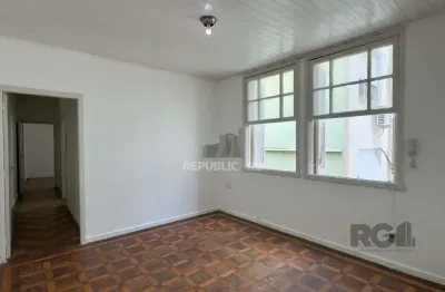 Apartamento à venda no centro histórico com 64 m² e 2 dormitórios/quartos.
