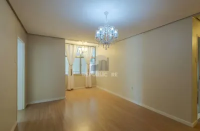 Apartamento à venda no centro histórico com 80 m² e 3 dormitórios/quartos disponíveis.