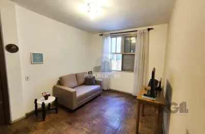 Apartamento à venda em petrópolis com 2 dormitórios e 62 m² de área útil.
