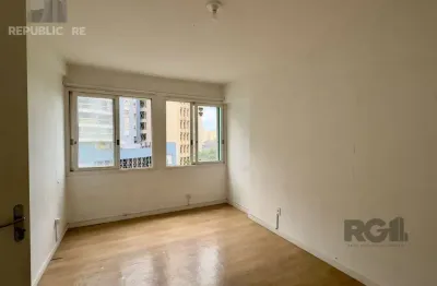 Apartamento à venda no centro histórico com 55 m² e 1 dormitório/quarto disponível