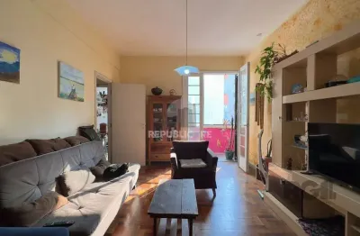 Apartamento à venda no centro histórico com 112 m² e 3 dormitórios/quartos disponíveis.