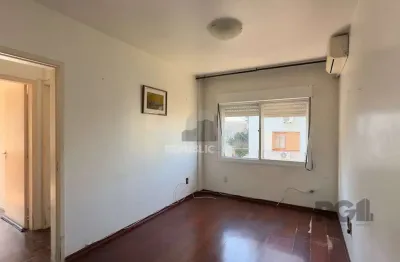 Apartamento à venda no centro histórico com 55 m² e 2 dormitórios/quartos disponíveis.
