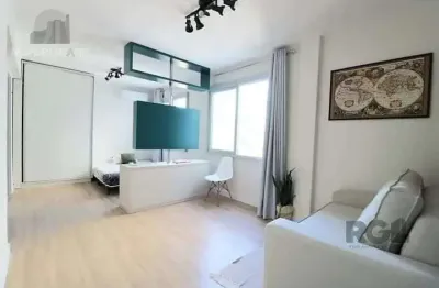Apartamento à venda no centro histórico com 27 m² e 1 dormitório/quarto disponível.
