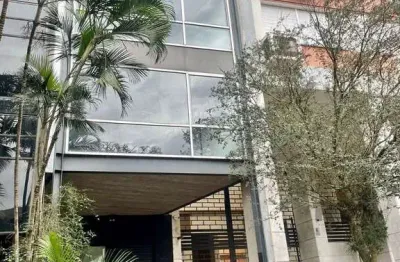 Ponto comercial/loja à venda no centro histórico com 153m² de área útil disponível!