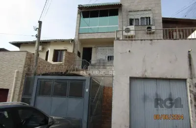 Apartamento à venda com 106 m², 2 dormitórios no bairro azenha, ótima localização.