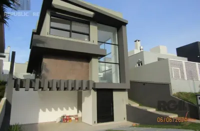 Casa em condomínio à venda no bairro São Lucas com 240 m² e 3 quartos.