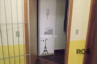 Apartamento à venda no centro histórico com 45m² e 2 dormitórios/quartos disponíveis.