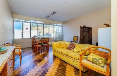 Apartamento à venda no centro histórico com 1 dormitório e 35 m² de área útil.