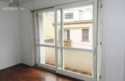 Apartamento à venda no centro histórico com 107 m² e 2 dormitórios/quartos disponíveis.
