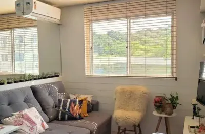 Apartamento à venda no bairro cavalhada com 2 dormitórios e 40 m² de área útil.