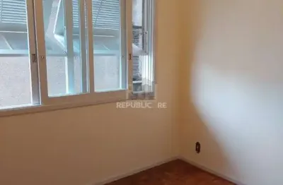 Apartamento à venda no centro histórico com 59 m² e 2 dormitórios/quartos disponíveis.