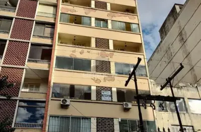 Apartamento à venda no centro histórico com 52 m² e 1 dormitório/quartos disponíveis.