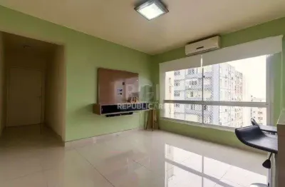Apartamento à venda no centro histórico com 52 m² e 1 dormitório/quarto disponível.