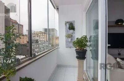 Apartamento à venda no centro histórico com 83m² e 2 dormitórios/quartos disponíveis.
