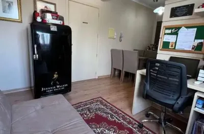 Apartamento à venda no centro histórico com 40 m² e 1 dormitório/quarto disponível.