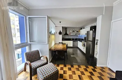 Apartamento à venda no centro histórico com 58 m² e 2 dormitórios/quartos.