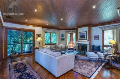 Apartamento à venda no bairro auxiliadora com 270 m² e 3 dormitórios/quartos.