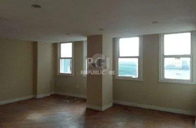 Escritório à venda no centro histórico com 112 m² de área útil disponível