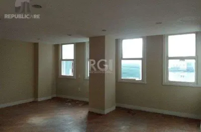 Escritório à venda no Centro Histórico com área útil de 112 m² - Oportunidade incrível!