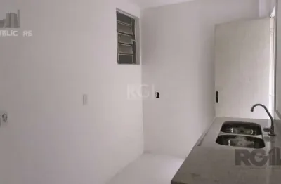 Apartamento à venda no centro histórico com 54m² e 1 dormitório/quarto disponível.