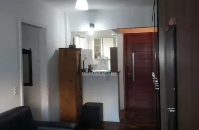 Apartamento à venda no centro histórico com 47 m² e 1 dormitório/quarto disponível.