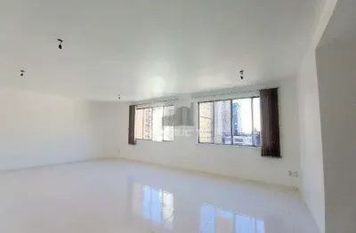 Escritório à venda no centro histórico com 52 m² de área útil disponível.