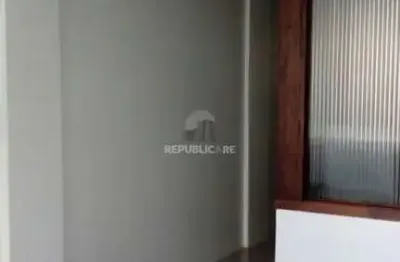Escritório à venda no centro histórico com 46 m² de área útil disponível.