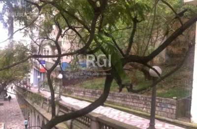 Terreno à venda no centro, com área total de 200 m² e sem dormitórios.