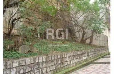 Terreno à venda no centro, com área total de 200 m² e sem dormitórios.