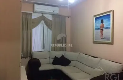 Apartamento à venda no centro histórico com 59 m² e 2 dormitórios/quartos disponíveis.