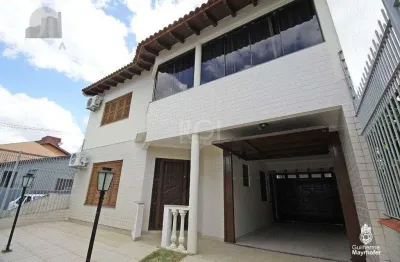Casa residencial à venda no bairro Vila Ipiranga com 246 m² e 3 dormitórios.