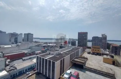 Escritório à venda no centro histórico com 62 m² de área útil disponível.