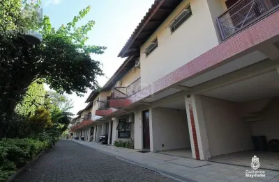 Casa de condomínio à venda na Cavalhada com 139 m² e 3 dormitórios/quartos disponíveis.