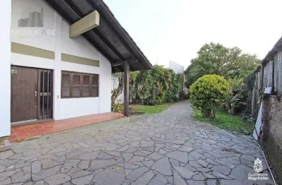 Terreno à venda no bairro Cavalhada com área total de 1399 m², sem dormitórios/quartos.