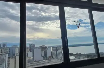 Escritório à venda no centro histórico com 30 m² de área útil disponível.