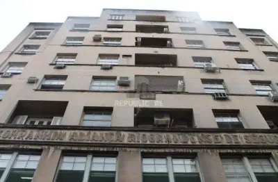 Escritório à venda no centro histórico com 90m², ideal para seu negócio.