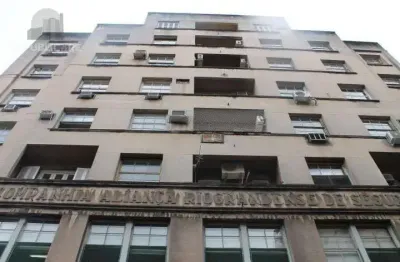 Escritório à venda no centro histórico com 90m² de área útil para seu negócio.