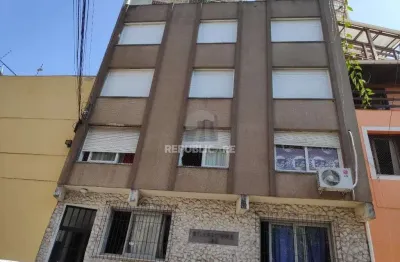 Apartamento à venda no centro histórico com 61 m² e 2 dormitórios/quartos disponíveis.