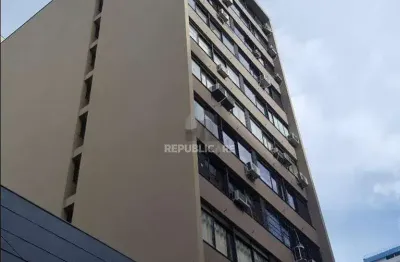 Escritório à venda no centro histórico com 104 m² de área útil disponível.