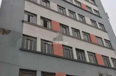 Escritório à venda no centro histórico com 64 m² de área útil disponível.