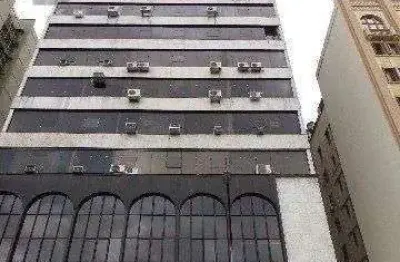 Escritório à venda no centro histórico com área útil de 52m² disponível para negociação