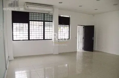 Ponto comercial/loja à venda no bairro auxiliadora, com área de 256 m² disponível.