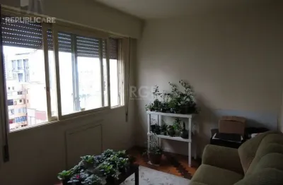 Apartamento à venda no centro histórico com 82m² e 3 dormitórios/quartos disponíveis.