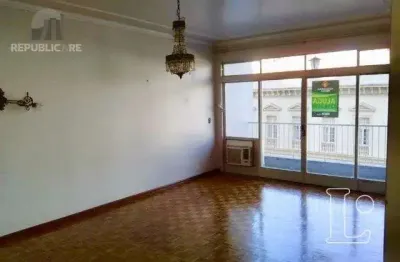 Apartamento à venda no centro histórico com 153m² e 3 quartos/dormitórios disponíveis.