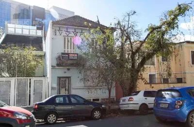 Casa residencial à venda no bairro Independência com 5 dormitórios/quartos e 144 m².