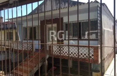 Casa residencial à venda no bairro Tristeza com 3 dormitórios e 659 m² de área útil