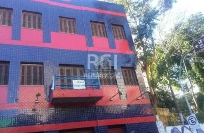 Edifício comercial à venda no centro histórico com área de 283 m² disponível.